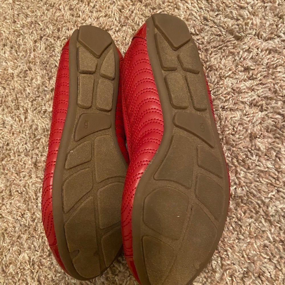 Flats - Picture 2 of 5